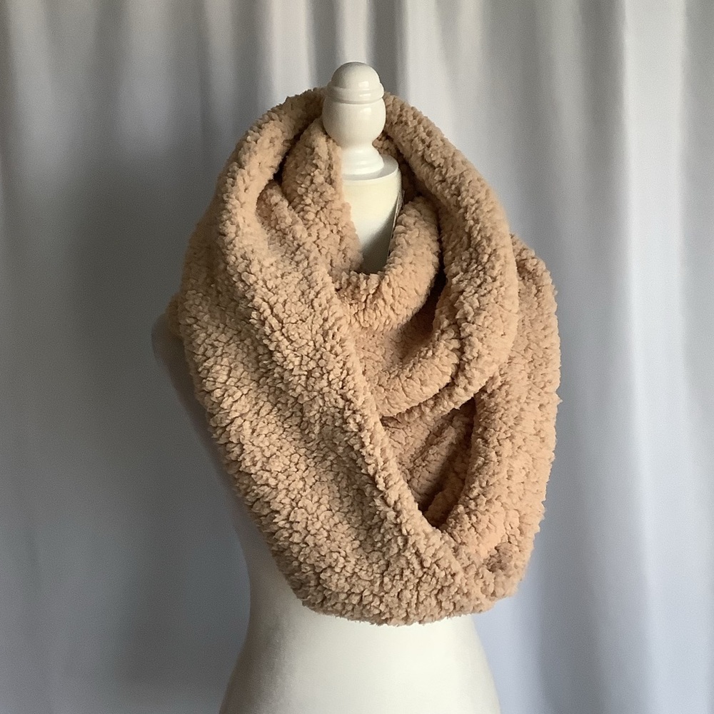 NWT Free People Sherpa Infinity Scarf